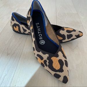 EUC size 6 Rothy’s Big Cat pointed toe flat